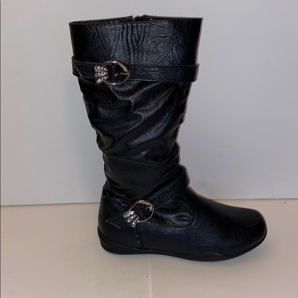 Women’s black mixed leather winter boots